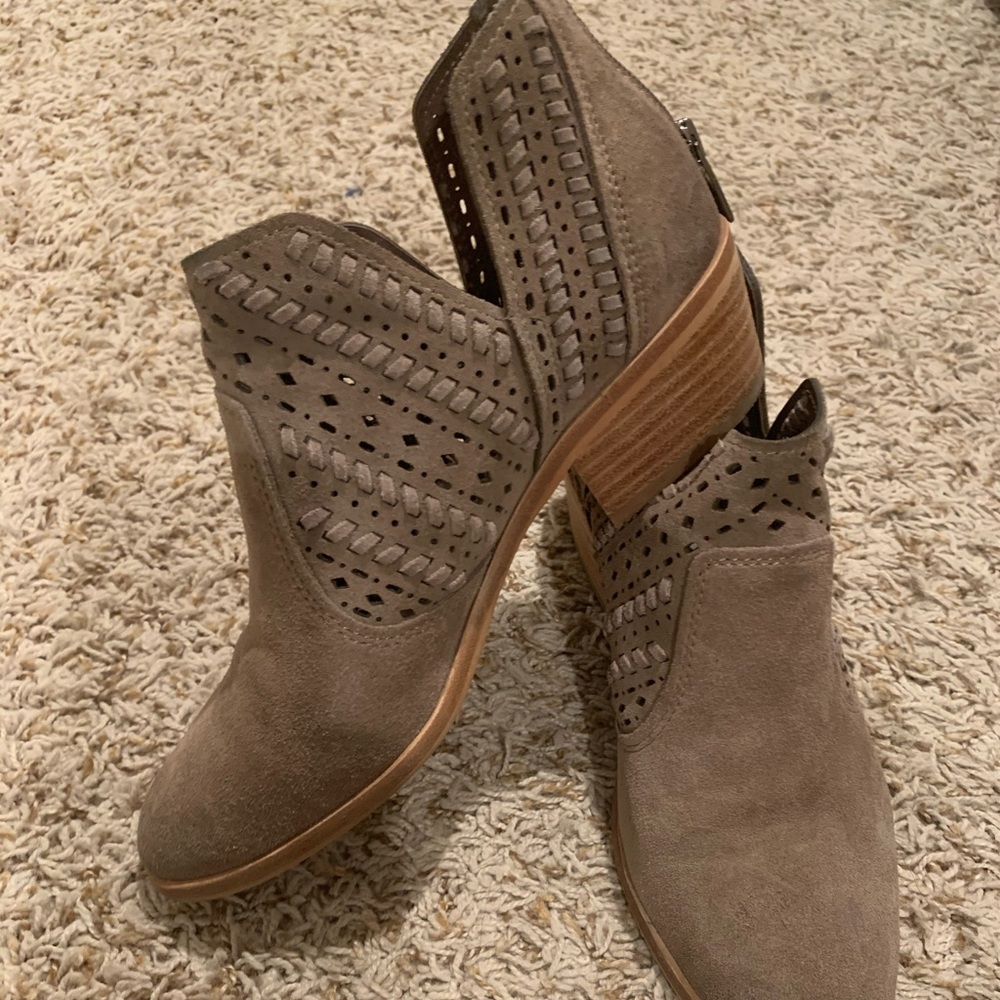 Vince Camuto Prasata Ankle Bootie Size 8